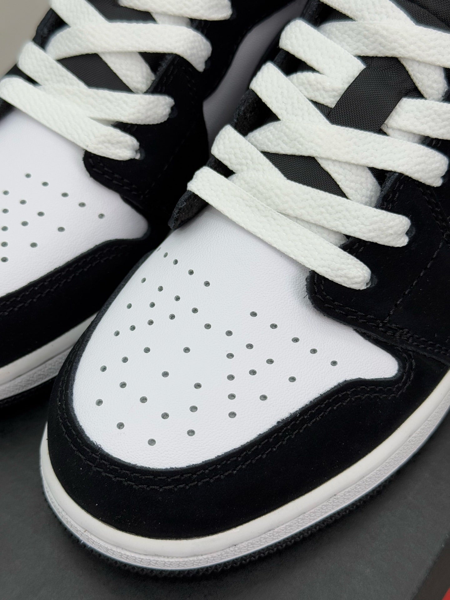 Air Jordan 1 Low SE "Light Smoke Grey"