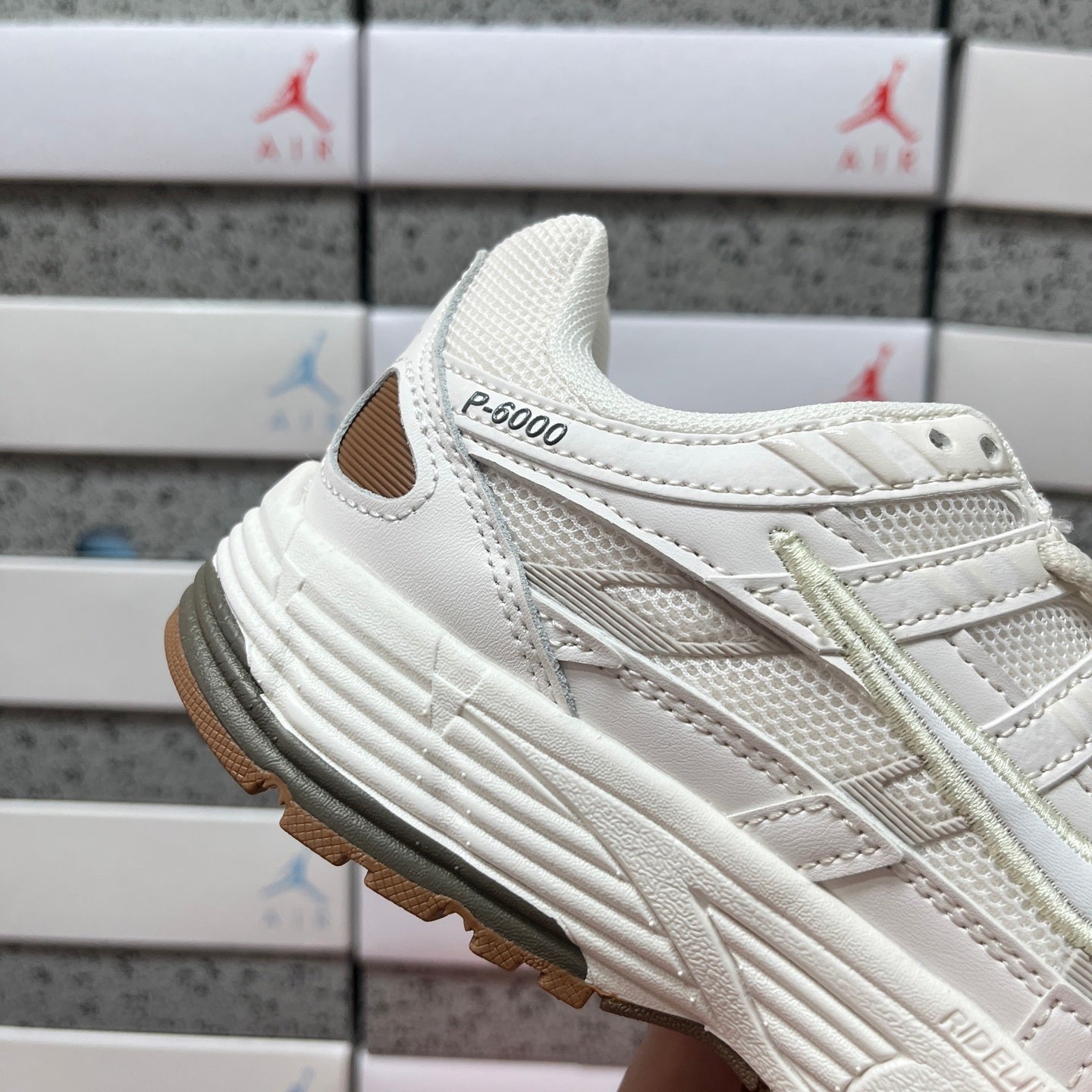 Nike P-6000 "Off-White e Goma"