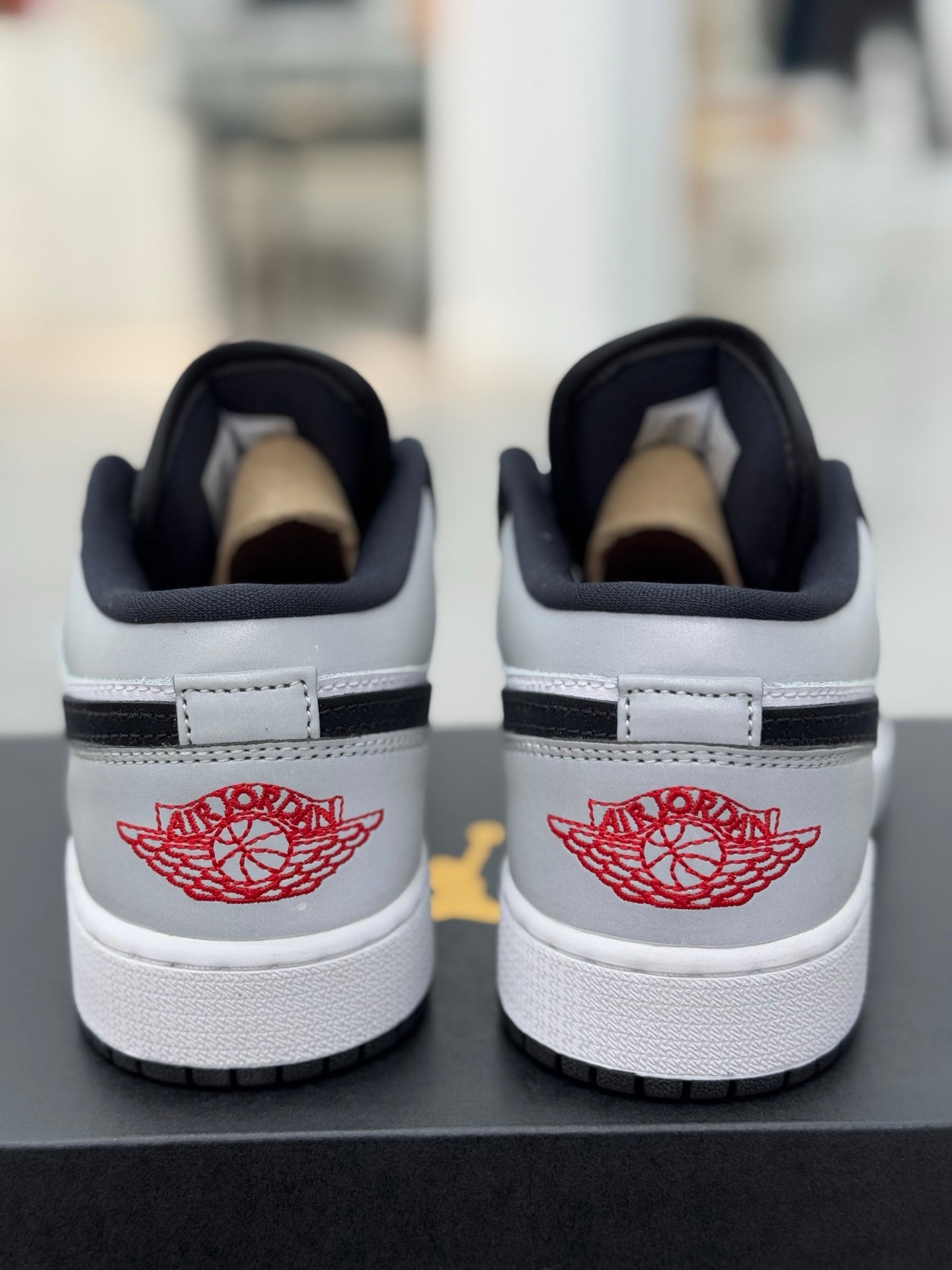 Air Jordan 1 Low SE "Light Smoke Grey"