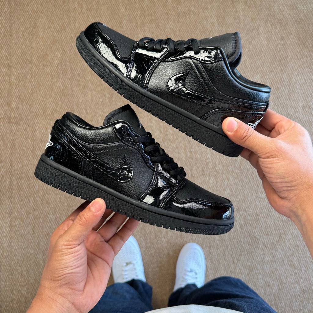 Air Jordan 1 Low SE "Blackjack"