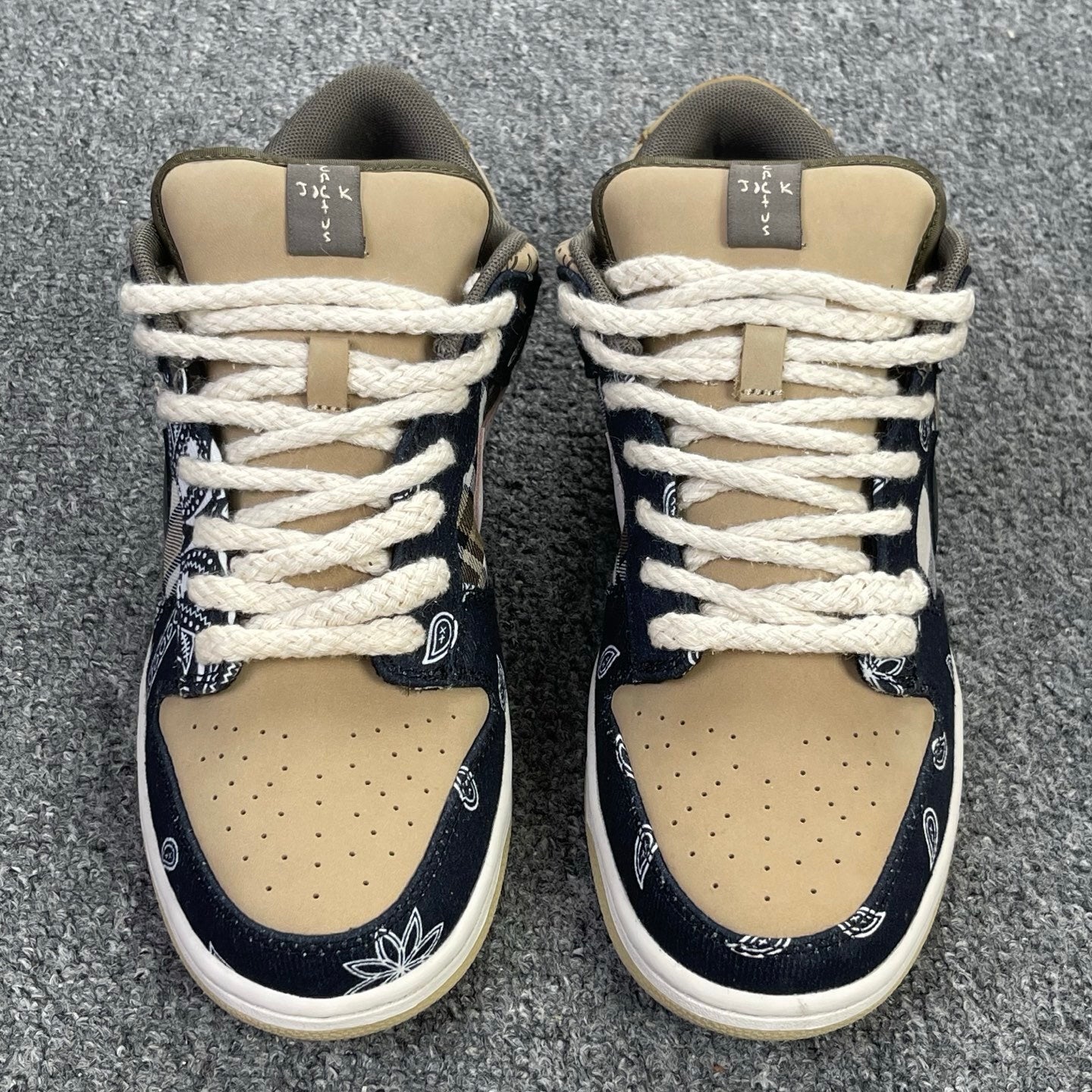 Nike SB Dunk Low x Travis Scott "Paisley Bandana"