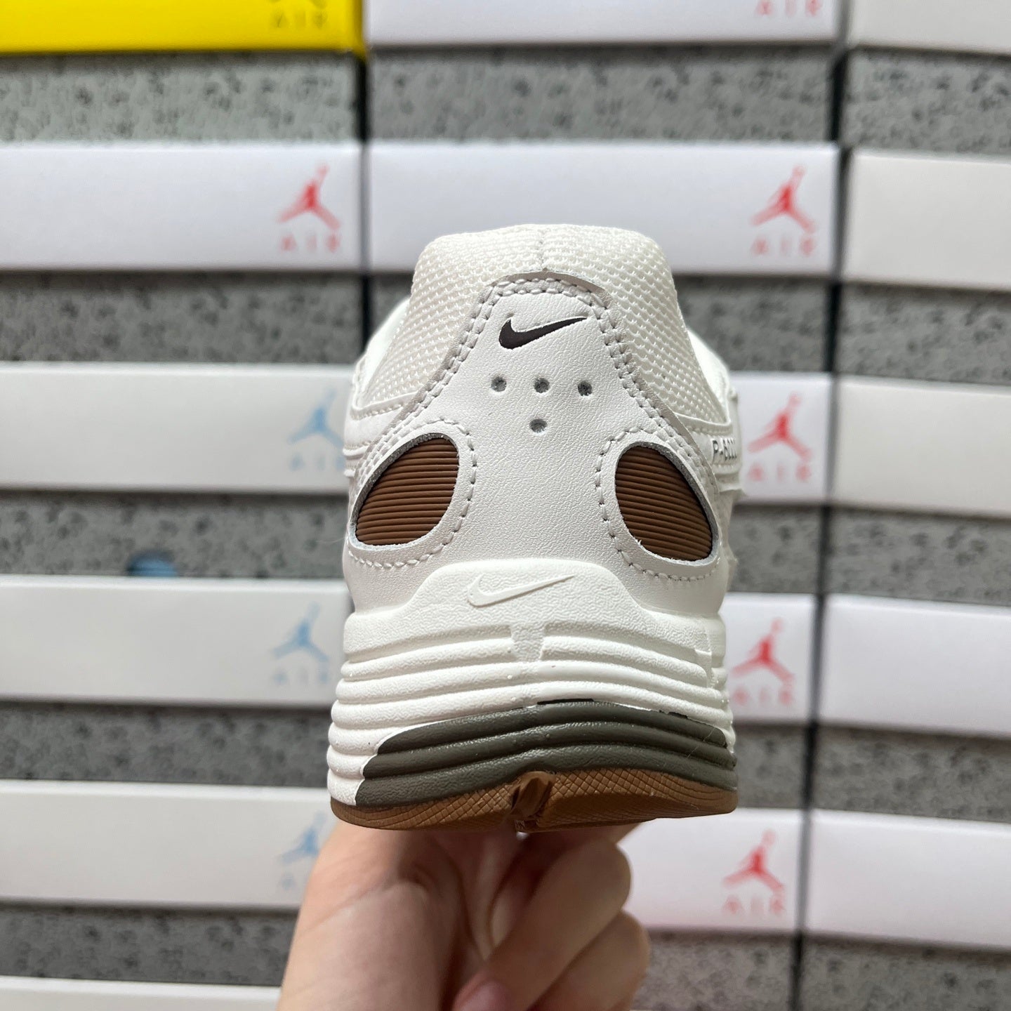Nike P-6000 "Off-White e Goma"